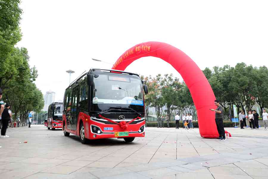 30辆金龙逍遥上岗“最后一公里 ” 温州微公交服务再升级 - 第1张 - 提加商用车网 30辆金龙逍遥上岗“最后一公里 ” 温州微公交服务再升级 - 第1张