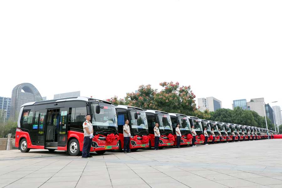 30辆金龙逍遥上岗“最后一公里 ” 温州微公交服务再升级 - 第3张 - 提加商用车网 30辆金龙逍遥上岗“最后一公里 ” 温州微公交服务再升级 - 第3张