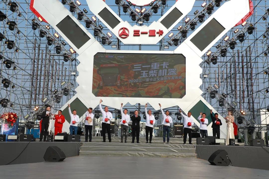 六款新车来袭,“正义版”惊爆上市!“英雄卡友”免费换新车前所未有! - 第7张 - 提加商用车网 六款新车来袭,“正义版”惊爆上市!“英雄卡友”免费换新车前所未有! - 第7张