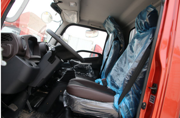 天生强大,时代领航6单排厢式轻卡静态测评 - 第9张 - 提加商用车网 天生强大,时代领航6单排厢式轻卡静态测评 - 第9张