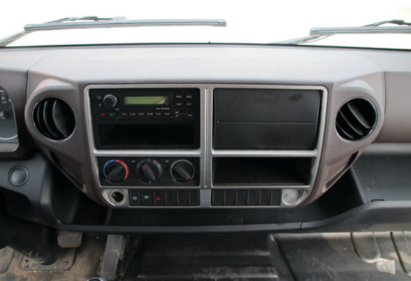 天生强大,时代领航6单排厢式轻卡静态测评 - 第8张 - 提加商用车网 天生强大,时代领航6单排厢式轻卡静态测评 - 第8张