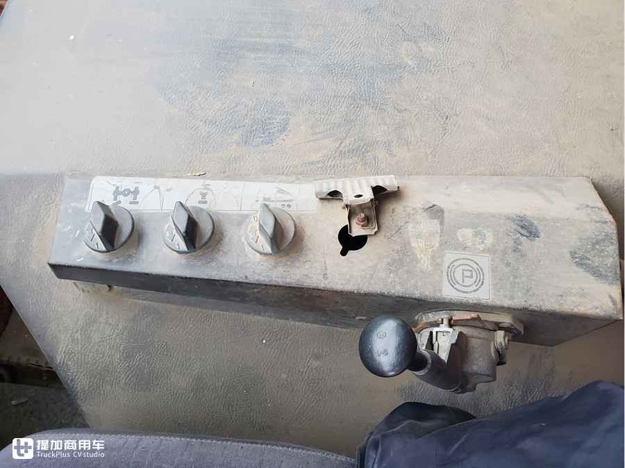 车主收藏了一台太脱拉T815重卡,经典的风冷内八字,如今还在倒短 - 第19张 - 提加商用车网 车主收藏了一台太脱拉T815重卡,经典的风冷内八字,如今还在倒短 - 第19张