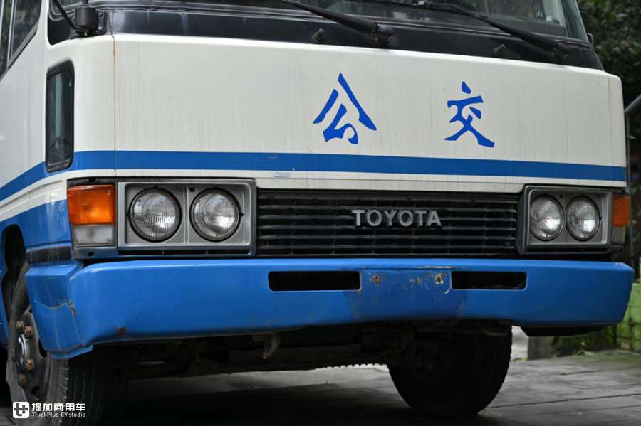 日系中巴经典车型,平顶二代丰田考斯特还记得吗?现在相当少见了 - 第3张 - 提加商用车网 日系中巴经典车型,平顶二代丰田考斯特还记得吗?现在相当少见了 - 第3张