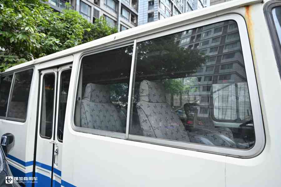 日系中巴经典车型,平顶二代丰田考斯特还记得吗?现在相当少见了 - 第7张 - 提加商用车网 日系中巴经典车型,平顶二代丰田考斯特还记得吗?现在相当少见了 - 第7张