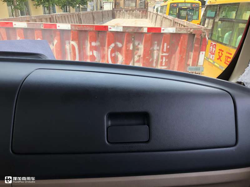 自重不足8.1吨,480马力曼技术动力配AMT变速器,高配版豪沃TX7实拍 - 第13张 - 提加商用车网 自重不足8.1吨,480马力曼技术动力配AMT变速器,高配版豪沃TX7实拍 - 第13张