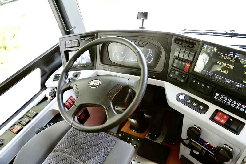 打造“深度慢游”观光线,全新比亚迪纯电动双层观光巴士首投深圳 - 第6张 - 提加商用车网 打造“深度慢游”观光线,全新比亚迪纯电动双层观光巴士首投深圳 - 第6张