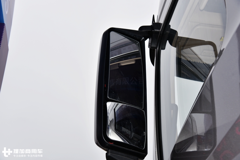 新一代现代创虎卡车来了,老一代还值得买吗?实拍上一代创虎最新款带你看看 - 第5张 - 提加商用车网 新一代现代创虎卡车来了,老一代还值得买吗?实拍上一代创虎最新款带你看看 - 第5张