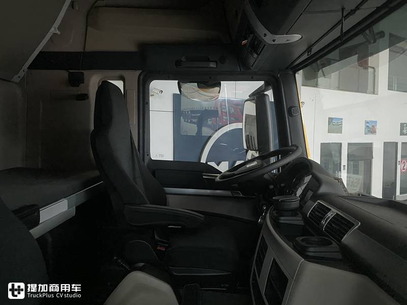 480马力,4X4全驱高顶双卧驾驶室,这台德国曼载货车真强悍 - 第7张 - 提加商用车网 480马力,4X4全驱高顶双卧驾驶室,这台德国曼载货车真强悍 - 第7张