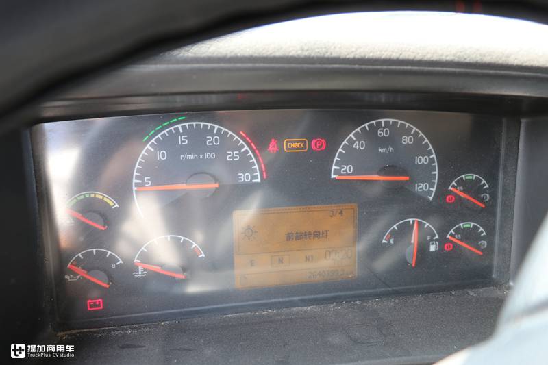 偶遇14年车龄的老沃尔沃卡车,配置怎么样?底盘战斗力不减当年 - 第12张 - 提加商用车网 偶遇14年车龄的老沃尔沃卡车,配置怎么样?底盘战斗力不减当年 - 第12张