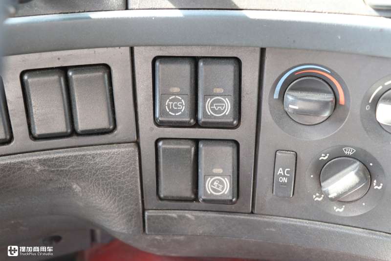 偶遇14年车龄的老沃尔沃卡车,配置怎么样?底盘战斗力不减当年 - 第15张 - 提加商用车网 偶遇14年车龄的老沃尔沃卡车,配置怎么样?底盘战斗力不减当年 - 第15张
