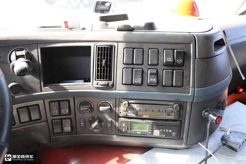 偶遇14年车龄的老沃尔沃卡车,配置怎么样?底盘战斗力不减当年 - 第14张 - 提加商用车网 偶遇14年车龄的老沃尔沃卡车,配置怎么样?底盘战斗力不减当年 - 第14张