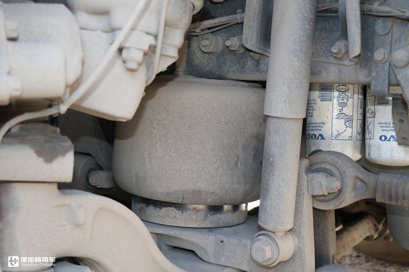 偶遇14年车龄的老沃尔沃卡车,配置怎么样?底盘战斗力不减当年 - 第20张 - 提加商用车网 偶遇14年车龄的老沃尔沃卡车,配置怎么样?底盘战斗力不减当年 - 第20张