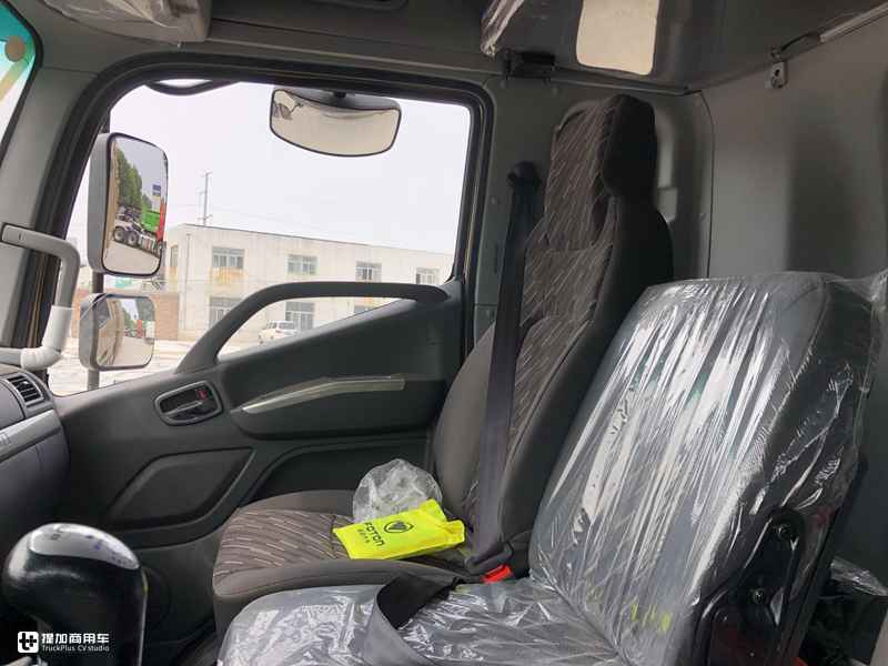 香槟金外观抢眼,配高顶宽体双卧铺,福田奥铃捷运6米8中卡真不错 - 第12张 - 提加商用车网 香槟金外观抢眼,配高顶宽体双卧铺,福田奥铃捷运6米8中卡真不错 - 第12张