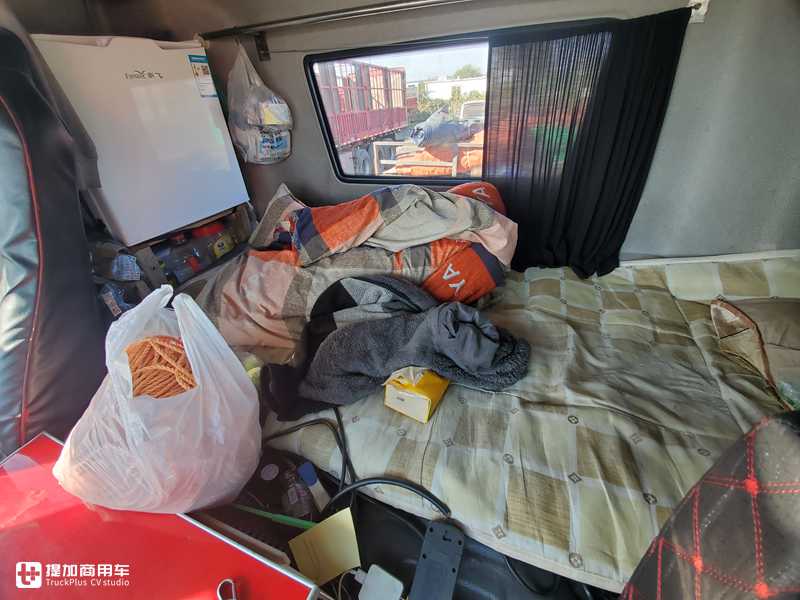 实拍4年前的解放J6P纪念版重卡,配置高端价格不菲,真是少见 - 第18张 - 提加商用车网 实拍4年前的解放J6P纪念版重卡,配置高端价格不菲,真是少见 - 第18张