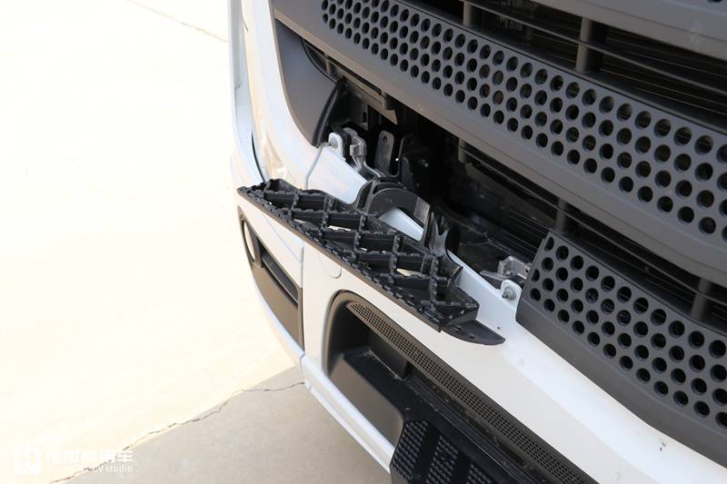 实拍一批拉大件的奔驰卡车,据说还要拉火车,配置有啥不一样吗? - 第8张 - 提加商用车网 实拍一批拉大件的奔驰卡车,据说还要拉火车,配置有啥不一样吗? - 第8张