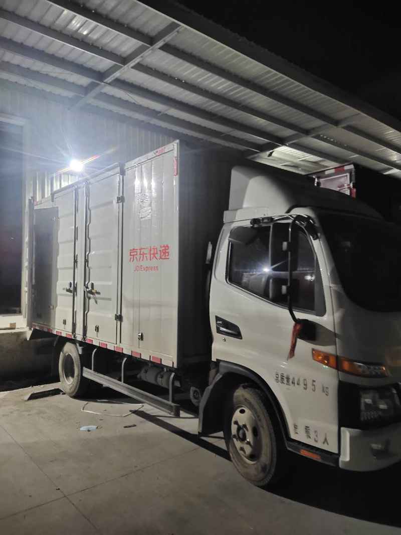 双11歇人不歇车,江淮骏铃与快递人齐上阵 - 第4张 - 提加商用车网 双11歇人不歇车,江淮骏铃与快递人齐上阵 - 第4张