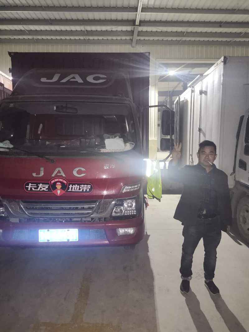 双11歇人不歇车,江淮骏铃与快递人齐上阵 - 第1张 - 提加商用车网 双11歇人不歇车,江淮骏铃与快递人齐上阵 - 第1张