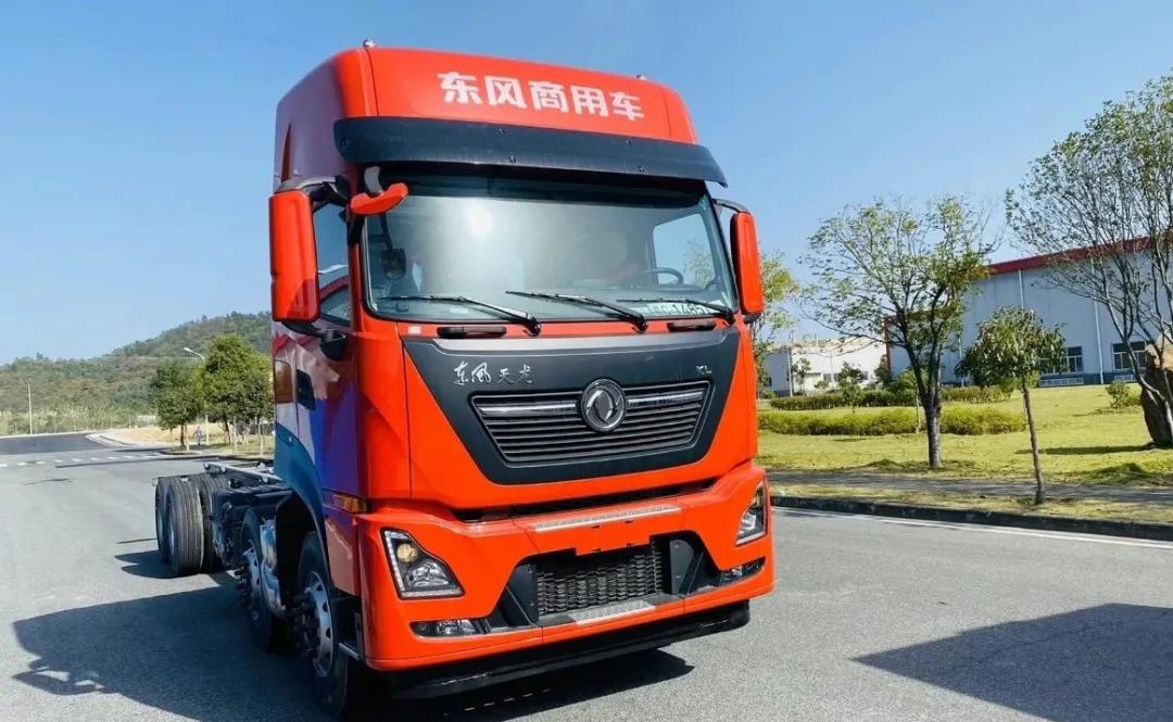 搭载龙擎动力的全新东风天龙KL 8x4自动挡载货车,你想要的都在这里 - 第1张 - 提加商用车网 搭载龙擎动力的全新东风天龙KL 8x4自动挡载货车,你想要的都在这里 - 第1张