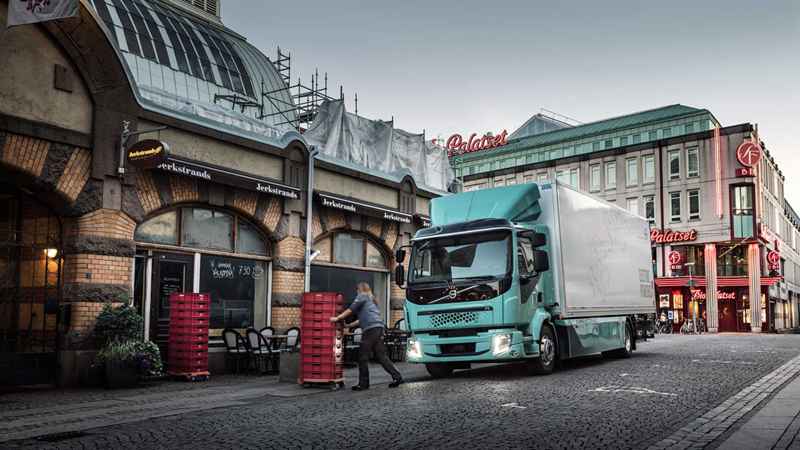 翡翠绿涂装最长续航300km,沃尔沃亮相全系列纯电动运输车 - 第4张 - 提加商用车网 翡翠绿涂装最长续航300km,沃尔沃亮相全系列纯电动运输车 - 第4张