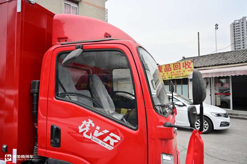 微卡车身轻卡的载重，窄体驾驶室内外都是亮点，这辆解放虎VR轻卡火了 - 第7张