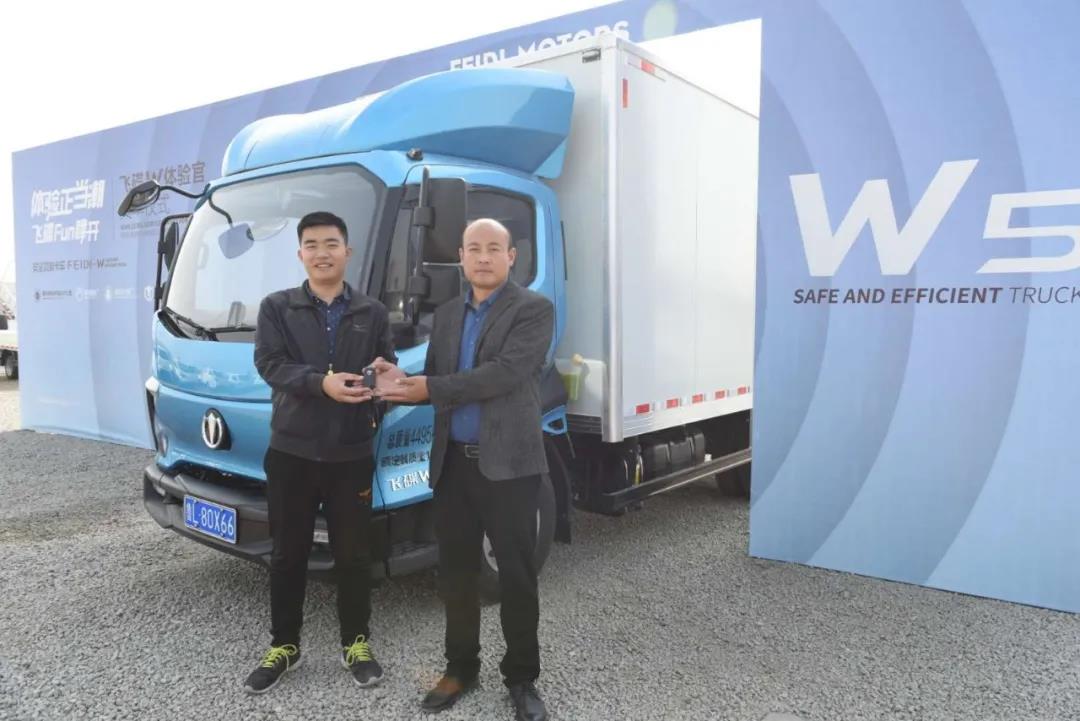 首批飞碟W5交车,直击体验官交车仪式现场! - 第1张 - 提加商用车网 首批飞碟W5交车,直击体验官交车仪式现场! - 第1张