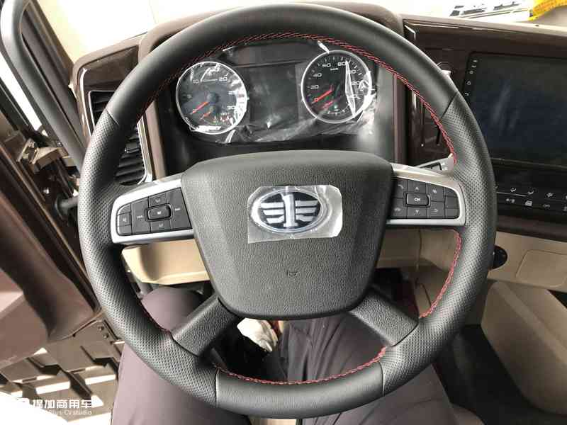 快递绿通都选它,操控性与J7一致,解放JH6自动挡载货车实拍 - 第7张 - 提加商用车网 快递绿通都选它,操控性与J7一致,解放JH6自动挡载货车实拍 - 第7张