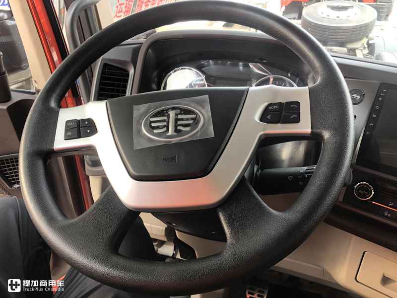 快递绿通都选它,操控性与J7一致,解放JH6自动挡载货车实拍 - 第8张 - 提加商用车网 快递绿通都选它,操控性与J7一致,解放JH6自动挡载货车实拍 - 第8张