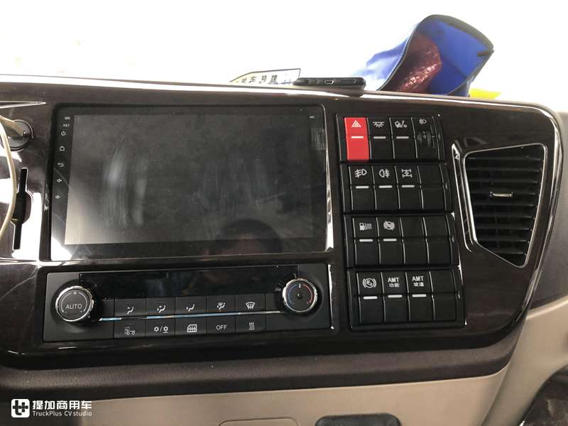 快递绿通都选它,操控性与J7一致,解放JH6自动挡载货车实拍 - 第11张 - 提加商用车网 快递绿通都选它,操控性与J7一致,解放JH6自动挡载货车实拍 - 第11张