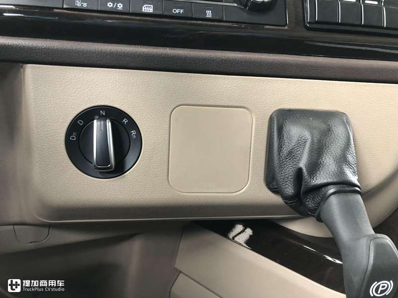 快递绿通都选它,操控性与J7一致,解放JH6自动挡载货车实拍 - 第12张 - 提加商用车网 快递绿通都选它,操控性与J7一致,解放JH6自动挡载货车实拍 - 第12张