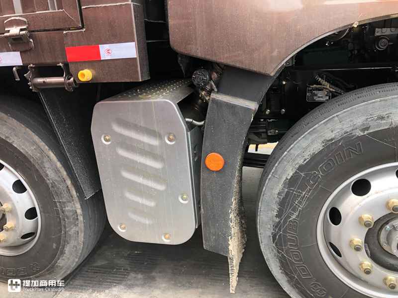 快递绿通都选它,操控性与J7一致,解放JH6自动挡载货车实拍 - 第19张 - 提加商用车网 快递绿通都选它,操控性与J7一致,解放JH6自动挡载货车实拍 - 第19张