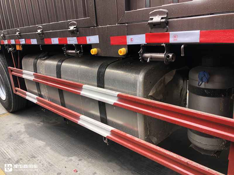 快递绿通都选它,操控性与J7一致,解放JH6自动挡载货车实拍 - 第20张 - 提加商用车网 快递绿通都选它,操控性与J7一致,解放JH6自动挡载货车实拍 - 第20张