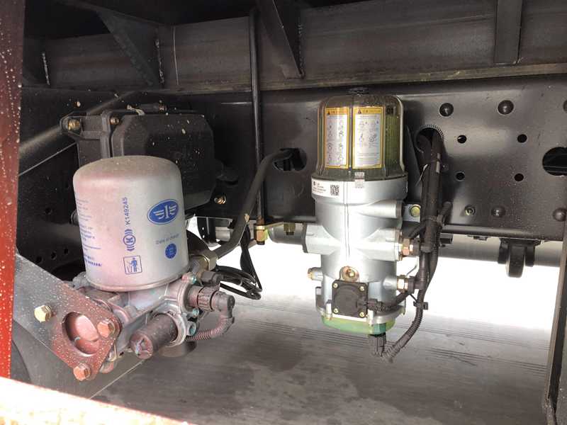 快递绿通都选它,操控性与J7一致,解放JH6自动挡载货车实拍 - 第22张 - 提加商用车网 快递绿通都选它,操控性与J7一致,解放JH6自动挡载货车实拍 - 第22张