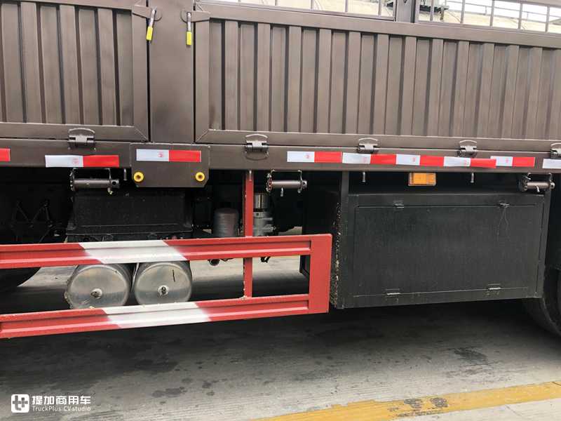 快递绿通都选它,操控性与J7一致,解放JH6自动挡载货车实拍 - 第21张 - 提加商用车网 快递绿通都选它,操控性与J7一致,解放JH6自动挡载货车实拍 - 第21张