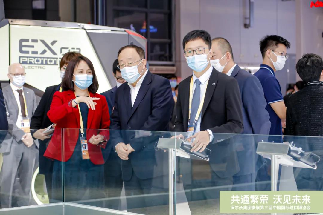 沃尔沃集团携创新交通和基建解决方案亮相第三届进博会,共话可持续未来 - 第2张 - 提加商用车网 沃尔沃集团携创新交通和基建解决方案亮相第三届进博会,共话可持续未来 - 第2张