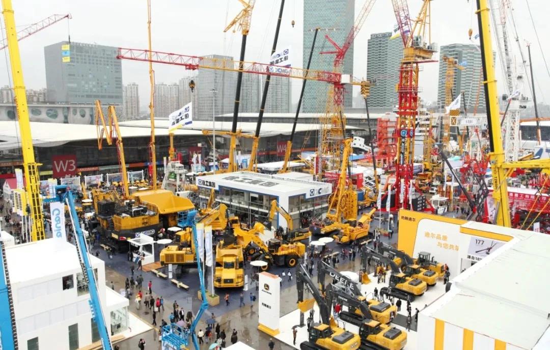 徐工重卡亮相上海宝马展，185台产品展出场面壮观 - 第3张