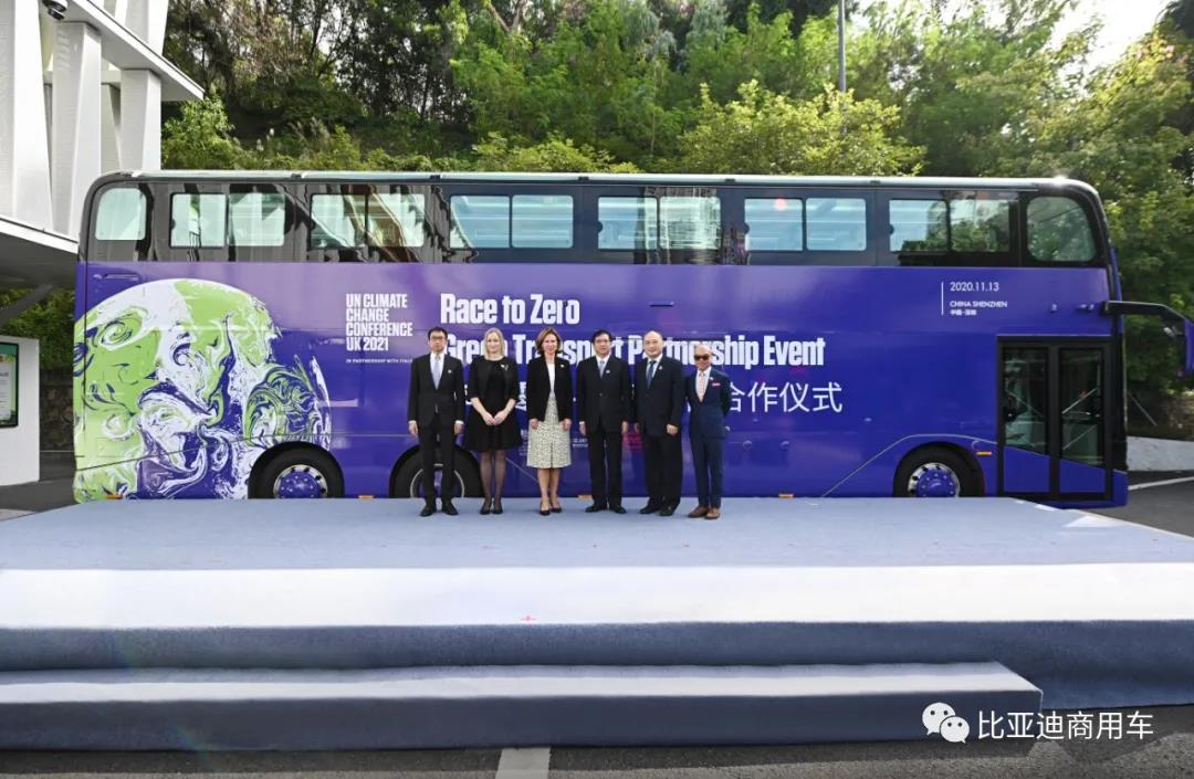 助力“奔向零碳”绿色出行 英国驻华大使点赞比亚迪纯电动双层巴士 - 第1张 - 提加商用车网 助力“奔向零碳”绿色出行 英国驻华大使点赞比亚迪纯电动双层巴士 - 第1张