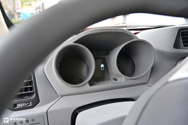 微卡也可以这么时髦?实拍飞碟改装冰淇淋房车,内饰高级价格抢手 - 第8张 - 提加商用车网 微卡也可以这么时髦?实拍飞碟改装冰淇淋房车,内饰高级价格抢手 - 第8张