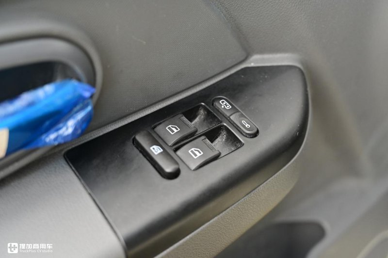 微卡也可以这么时髦?实拍飞碟改装冰淇淋房车,内饰高级价格抢手 - 第7张 - 提加商用车网 微卡也可以这么时髦?实拍飞碟改装冰淇淋房车,内饰高级价格抢手 - 第7张