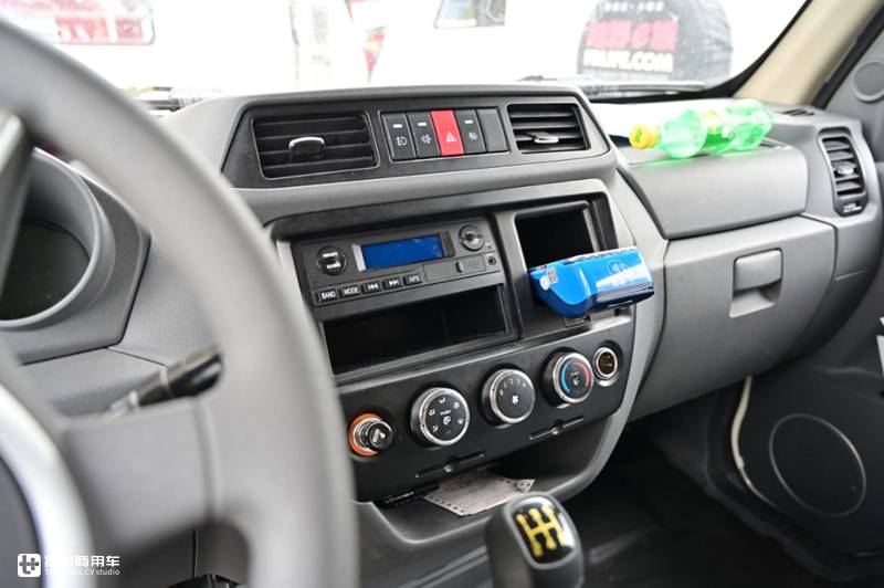 微卡也可以这么时髦?实拍飞碟改装冰淇淋房车,内饰高级价格抢手 - 第9张 - 提加商用车网 微卡也可以这么时髦?实拍飞碟改装冰淇淋房车,内饰高级价格抢手 - 第9张