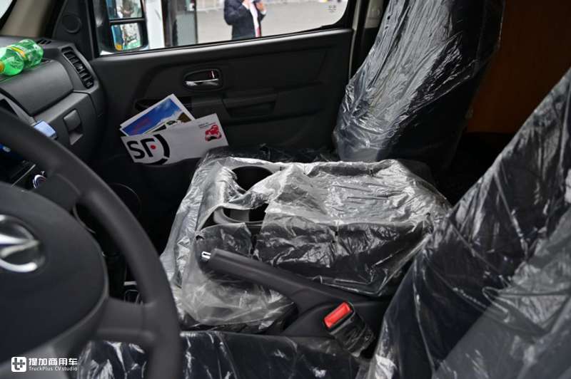 微卡也可以这么时髦?实拍飞碟改装冰淇淋房车,内饰高级价格抢手 - 第10张 - 提加商用车网 微卡也可以这么时髦?实拍飞碟改装冰淇淋房车,内饰高级价格抢手 - 第10张