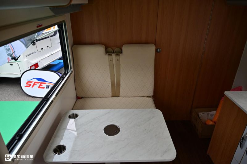 微卡也可以这么时髦?实拍飞碟改装冰淇淋房车,内饰高级价格抢手 - 第18张 - 提加商用车网 微卡也可以这么时髦?实拍飞碟改装冰淇淋房车,内饰高级价格抢手 - 第18张