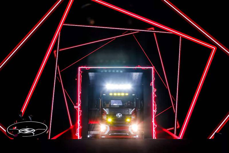 上汽红岩  中国力量 上汽红岩品牌战略暨第六代重卡发布会震撼开启 - 第1张 - 提加商用车网 上汽红岩  中国力量 上汽红岩品牌战略暨第六代重卡发布会震撼开启 - 第1张