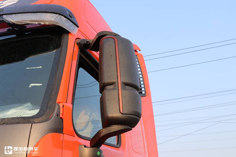 副驾都配豪华按摩椅,490马力无忧换档,售价34.8万的全新豪沃TH7重卡真香 - 第6张 - 提加商用车网 副驾都配豪华按摩椅,490马力无忧换档,售价34.8万的全新豪沃TH7重卡真香 - 第6张