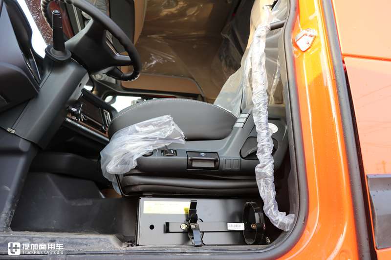 副驾都配豪华按摩椅,490马力无忧换档,售价34.8万的全新豪沃TH7重卡真香 - 第13张 - 提加商用车网 副驾都配豪华按摩椅,490马力无忧换档,售价34.8万的全新豪沃TH7重卡真香 - 第13张
