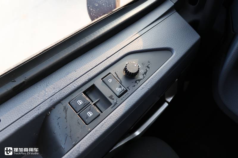 副驾都配豪华按摩椅,490马力无忧换档,售价34.8万的全新豪沃TH7重卡真香 - 第14张 - 提加商用车网 副驾都配豪华按摩椅,490马力无忧换档,售价34.8万的全新豪沃TH7重卡真香 - 第14张