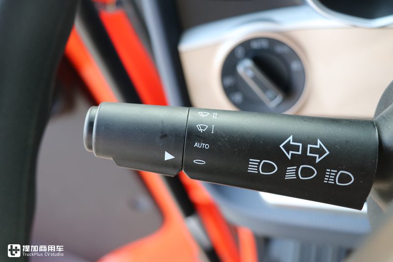 副驾都配豪华按摩椅,490马力无忧换档,售价34.8万的全新豪沃TH7重卡真香 - 第16张 - 提加商用车网 副驾都配豪华按摩椅,490马力无忧换档,售价34.8万的全新豪沃TH7重卡真香 - 第16张
