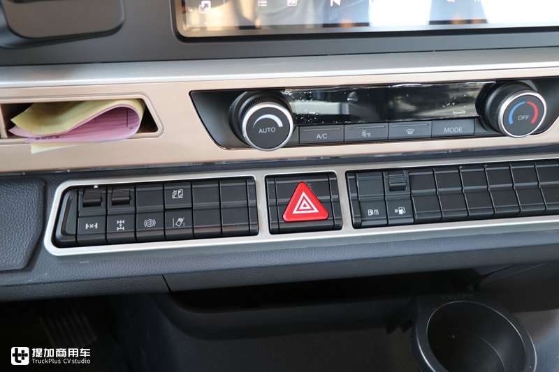 副驾都配豪华按摩椅,490马力无忧换档,售价34.8万的全新豪沃TH7重卡真香 - 第20张 - 提加商用车网 副驾都配豪华按摩椅,490马力无忧换档,售价34.8万的全新豪沃TH7重卡真香 - 第20张