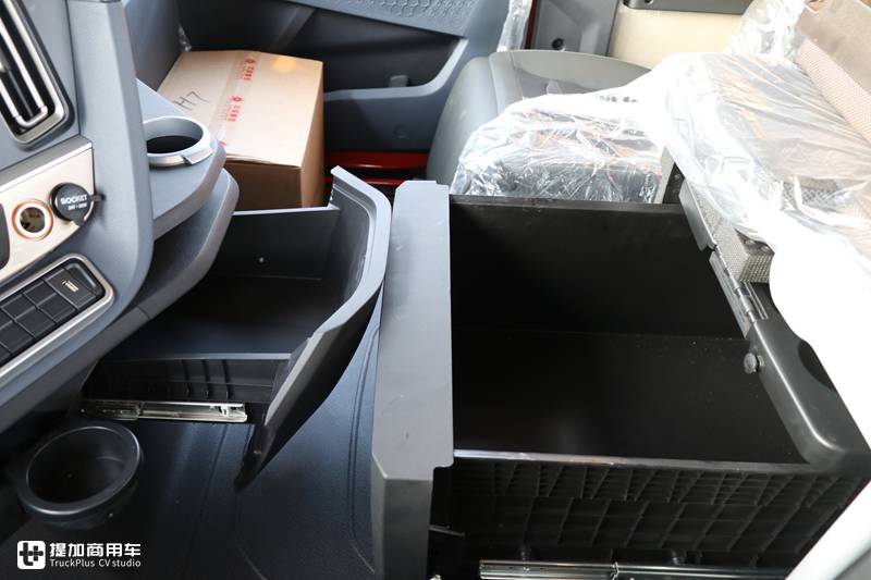 副驾都配豪华按摩椅,490马力无忧换档,售价34.8万的全新豪沃TH7重卡真香 - 第23张 - 提加商用车网 副驾都配豪华按摩椅,490马力无忧换档,售价34.8万的全新豪沃TH7重卡真香 - 第23张