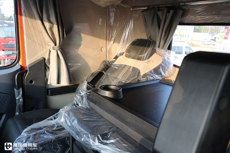 副驾都配豪华按摩椅,490马力无忧换档,售价34.8万的全新豪沃TH7重卡真香 - 第25张 - 提加商用车网 副驾都配豪华按摩椅,490马力无忧换档,售价34.8万的全新豪沃TH7重卡真香 - 第25张