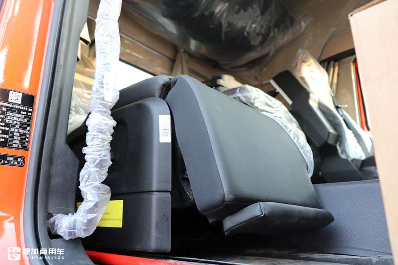 副驾都配豪华按摩椅,490马力无忧换档,售价34.8万的全新豪沃TH7重卡真香 - 第26张 - 提加商用车网 副驾都配豪华按摩椅,490马力无忧换档,售价34.8万的全新豪沃TH7重卡真香 - 第26张